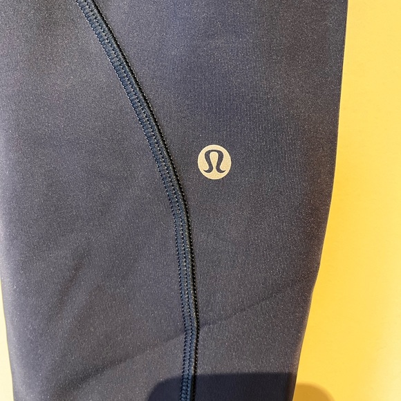 Navy Blue Cropped Lulu Lemon Leggings - Picture 3 of 3